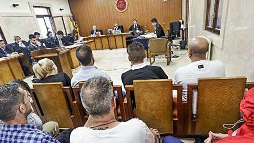 Una de las sesiones del juicio contra los 11 acusados por tráfico de drogas celebrado el pasado octubre en la Audiencia de Palma.