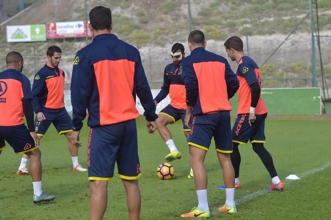 Entrenamiento de la UD Las Palmas en la mañana ...