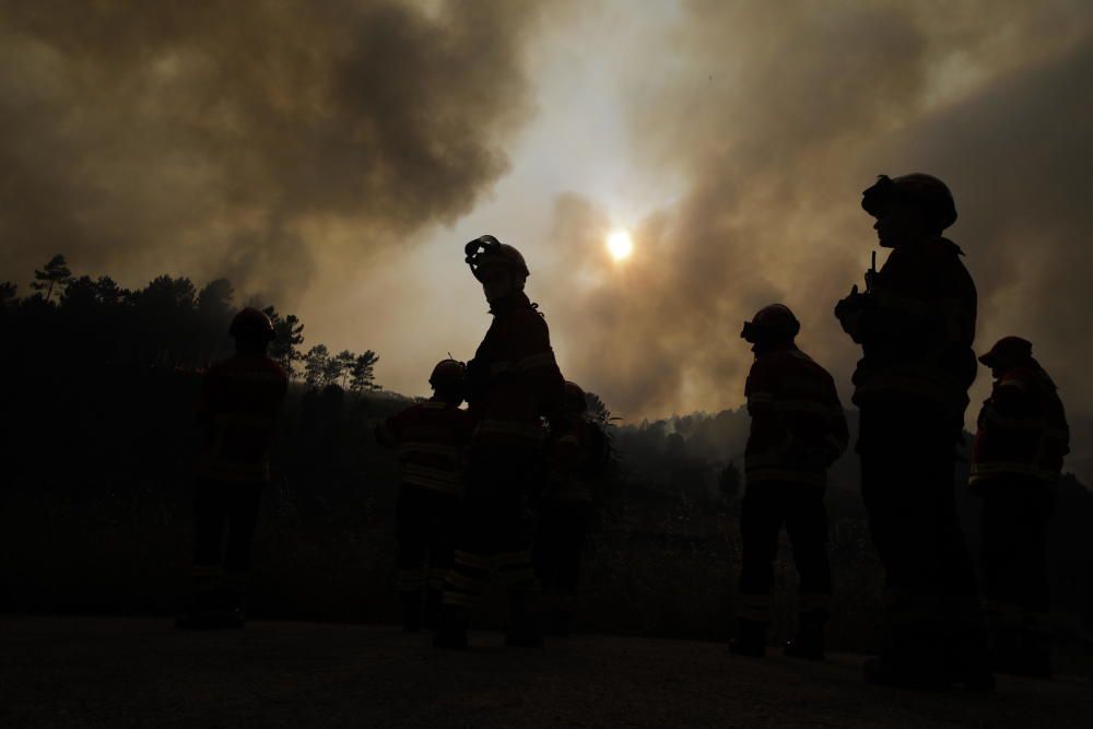 Portugal respira tras controlar el incendio de Oleiros, pero sigue en alerta