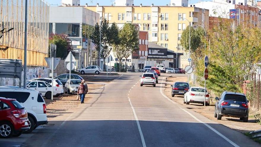 El tramo final de la principal avenida de San Roque está sin urbanizar.