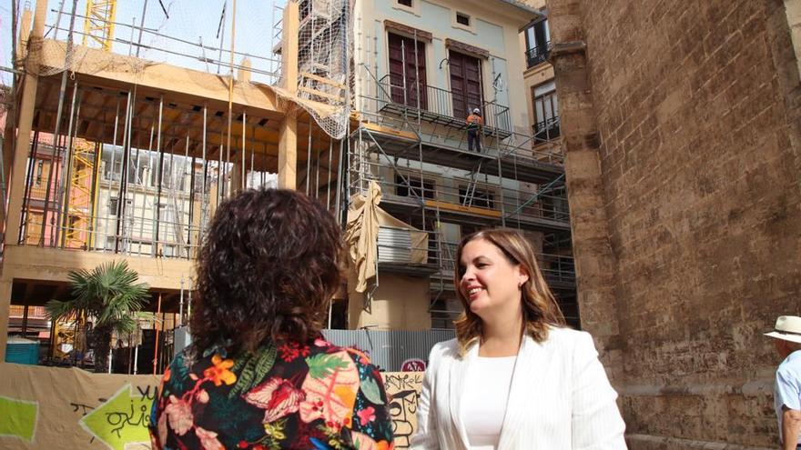 Sandra Gómez en la visita de hoy a la Casa del Relojero