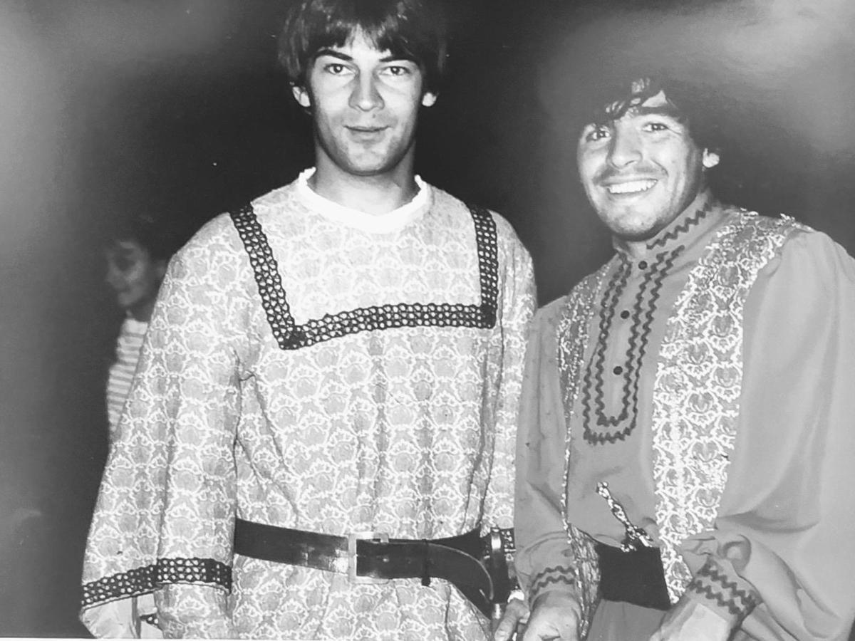 Amb Diego Armando Maradona en l'obra de teatre que van fer els jugadors de l'Espanyol.