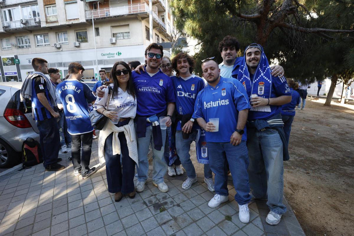 En imágenes: El oviedismo tiñe Madrid de azul en una previa muy asturiana
