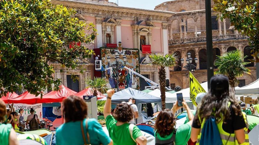 El Corpus celebra su 700 aniversario con un tapiz de 180 kilos de flores, calles engalanadas e interpretaciones musicales