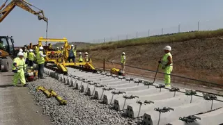 Transportes licita por 6 millones el sistema que controlará la electrificación del tramo Talayuela-Plasencia de la alta velocidad