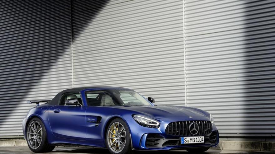 Mercedes-AMG GTR Roadster