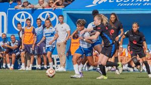 Una jugada del partido entre el Costa Adeje de Tenerife y el Barça de la Copa de la Reina.