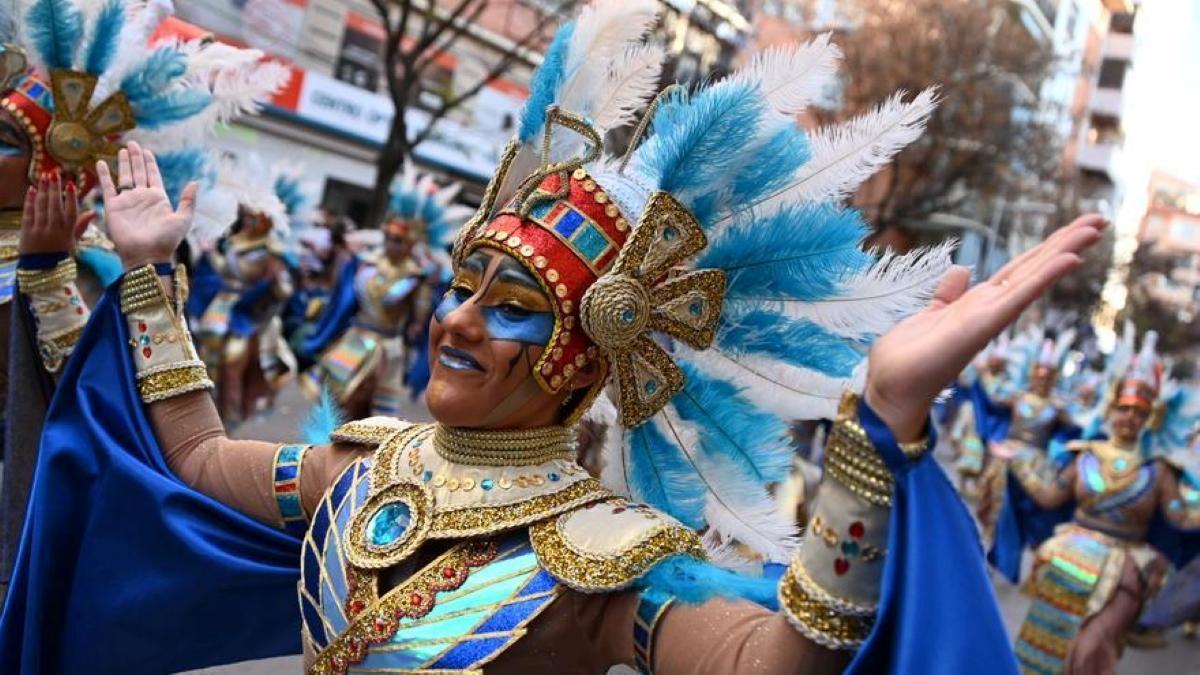 Los Lingotes, comparsa ganadora del gran desfile del Carnaval de Badajoz de 2022.