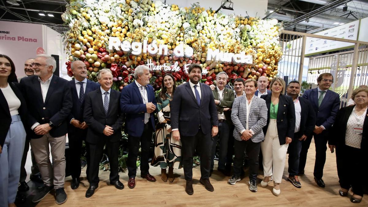 La comitiva murciana junto al presidente, López Miras, durante su asistencia a Fruit Attraction