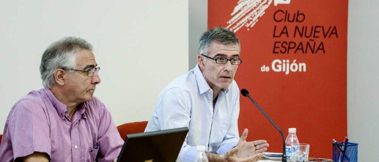 José Manuel Álvarez (izquierda) y Miguel Ángel Presno, durante la presentación.