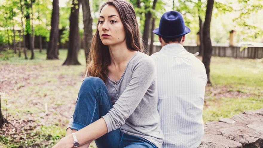 Cómo hacer un hechizo para separar a dos personas paso a paso