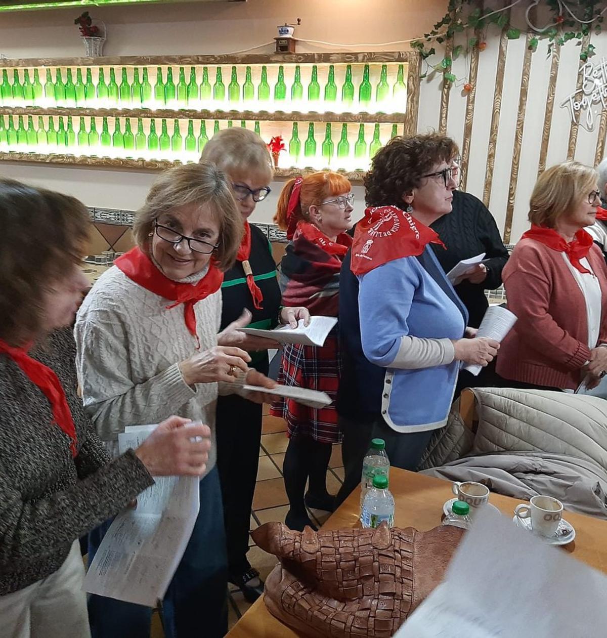 Llanera canta en los chigres