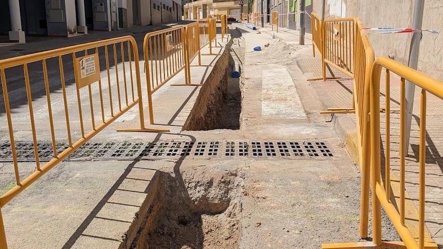 Las obras a su paso por el casco urbano de Ador