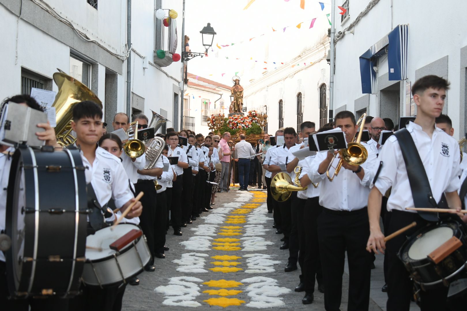 Alfombras de sal y colores en Dos Torres