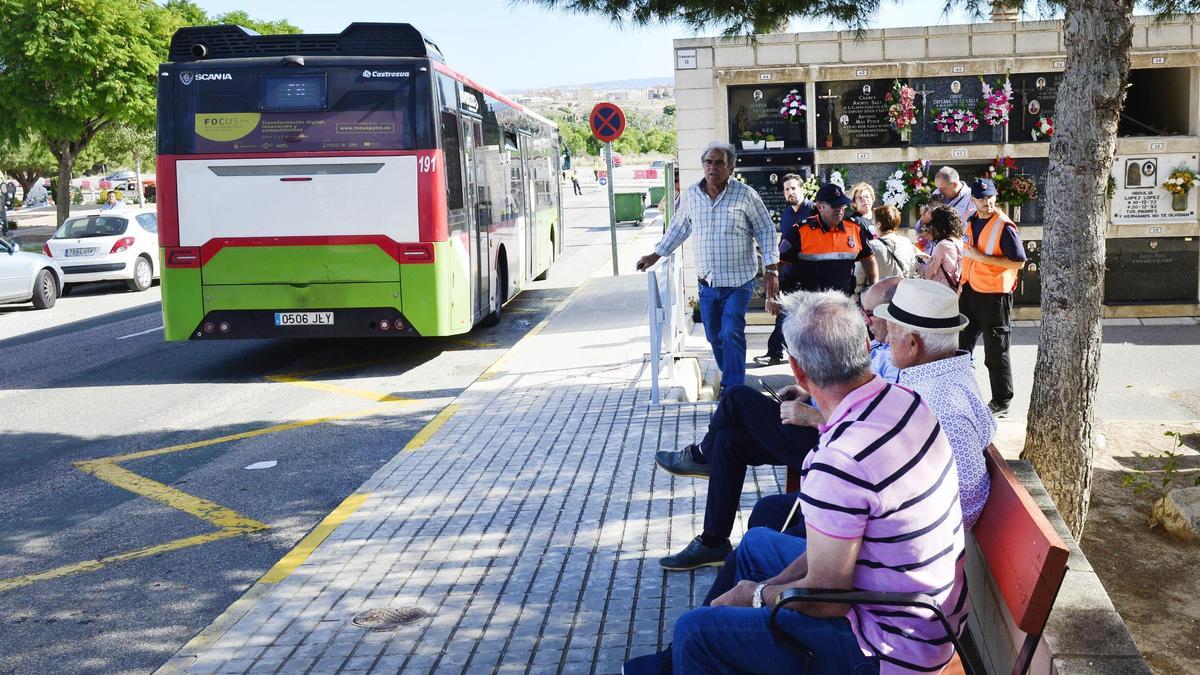 Cementerio municipal de Elche durante la pasada celebración de Todos los Santos