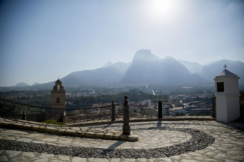 El antiguo cementerio del castillo, inspirador de la obra de Gabriel Miró, se consolida como espacio cultural