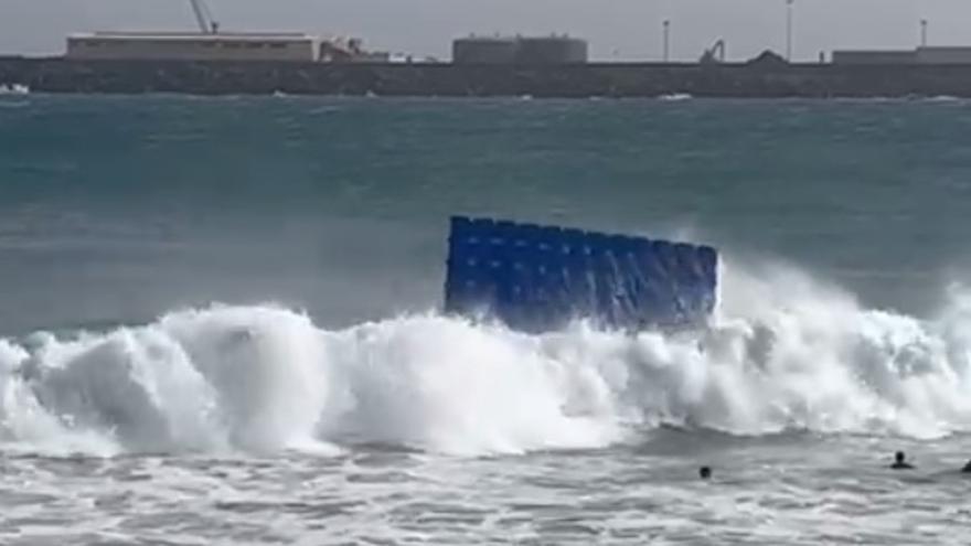 Fuerte oleaje en Arinaga