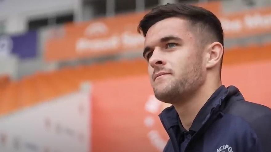 El delantero del Blackpool Jake Daniels rompe la barrera de la homosexualidad en el fútbol inglés