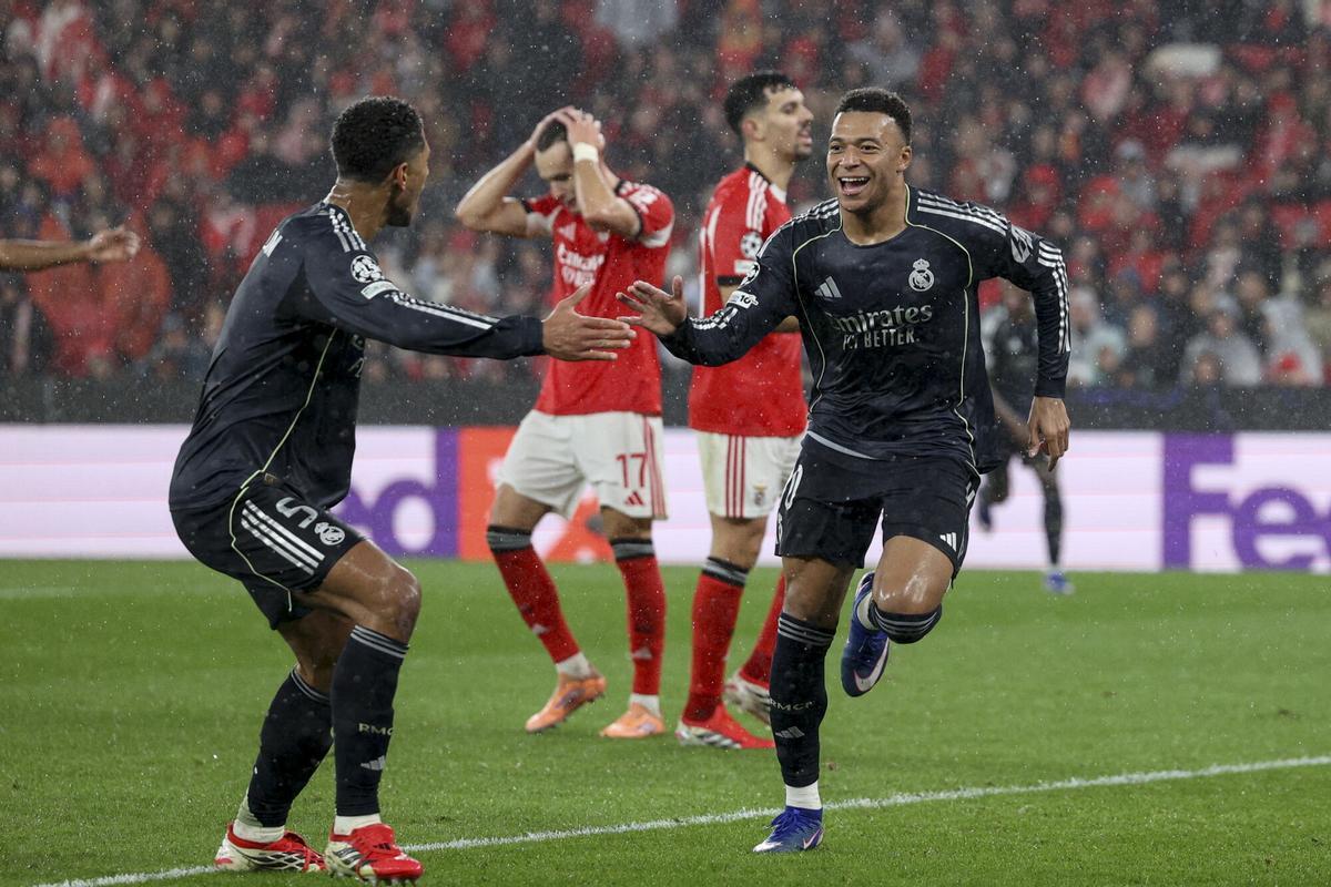 Kylian Mbappé celebra el primer gol del Real Madrid en Lisboa ante el Benfica