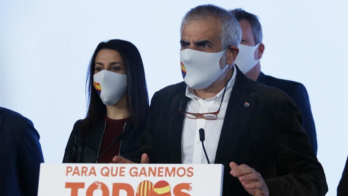 Pla mitja del candidat de Cs a la Generalitat  Carlos Carrizosa  compareixent al costat de la presidenta del partit  Ines Arrimadas  el 14 de febrer de 2021 (Horitzontal) Gerard Artigas ACN