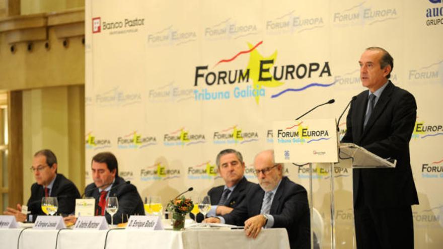 El presidente de la Autoridad Portuaria, Enrique Losada, en el Forum Europa.