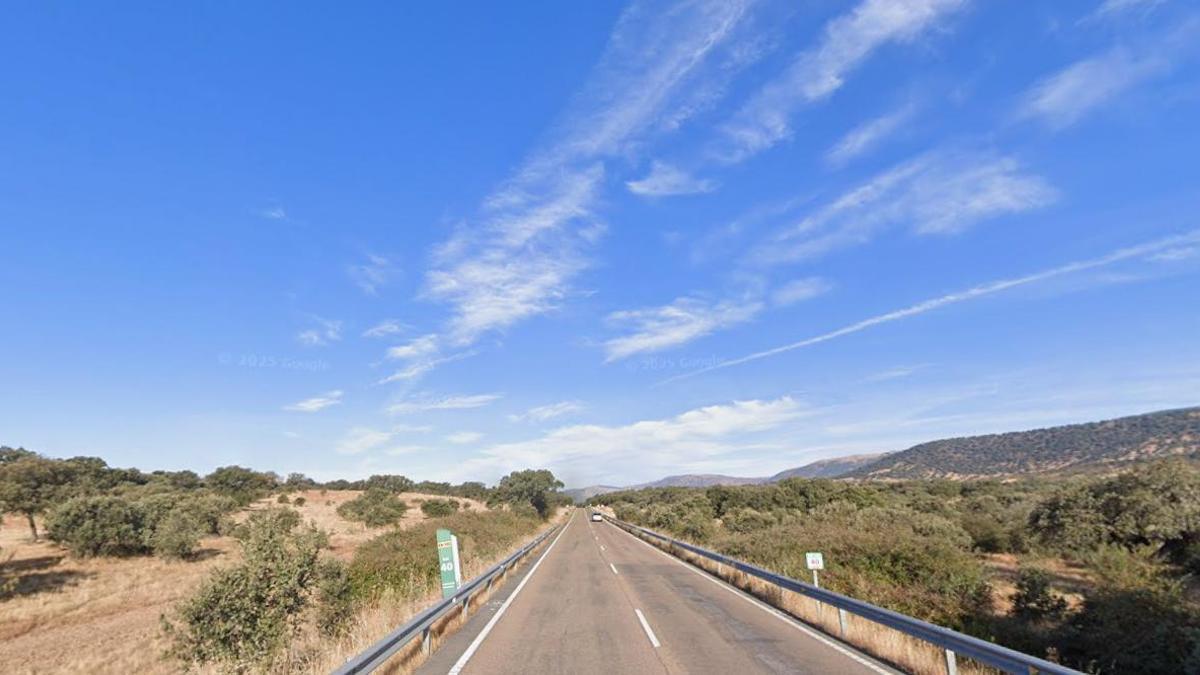 Carretera Ex-102, punto kilométrico 40, en el término municipal de Logrosán.