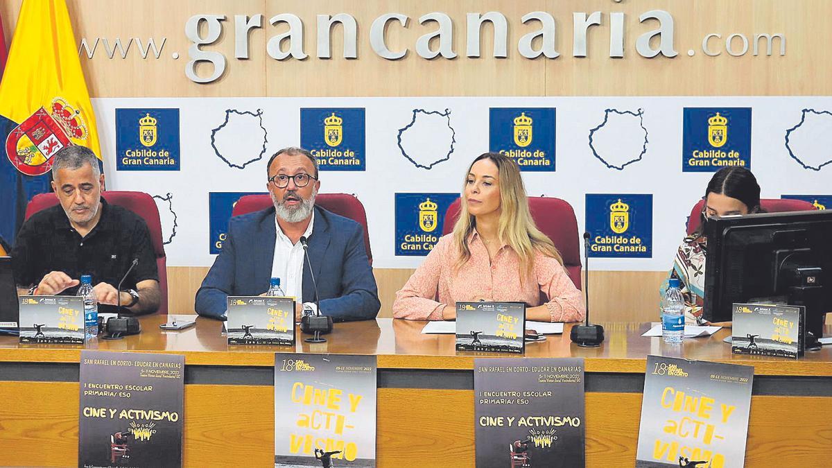 Agustín Domíguez, Francisco García, Guacimara Medina y Ariadna Ramírez, ayer, durante la presentación de la edición 18º de SREC.