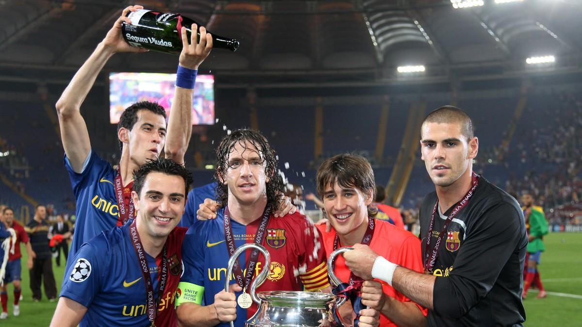 Busquets, Xavi, Puyol, Bojan y Valdés con la Champions 2009