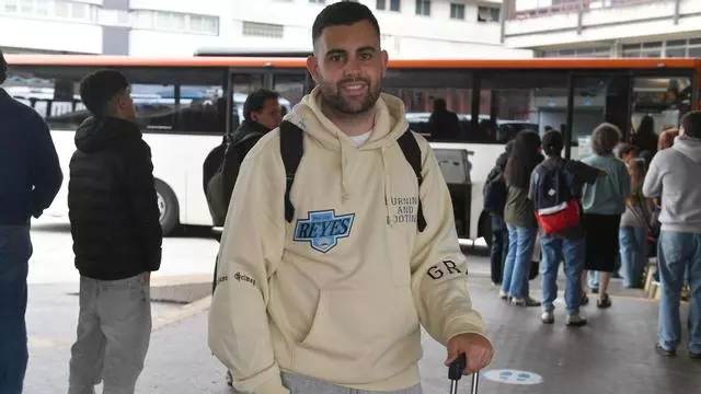 Los usuarios de la estación de autobús en A Coruña solicitan más horarios y vehículos en la vuelta a la rutina: "Mis hijos se han quedado en tierra"