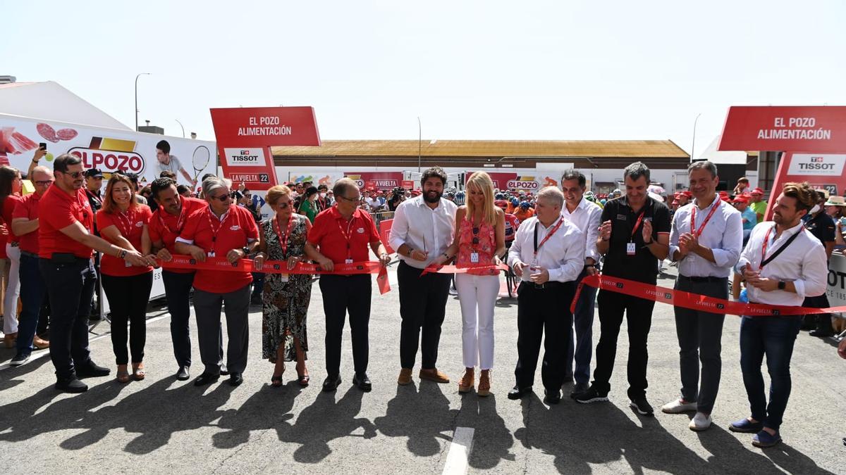 Momento de la salida de &quot;La Vuelta&quot; desde ElPozo ELPOZO