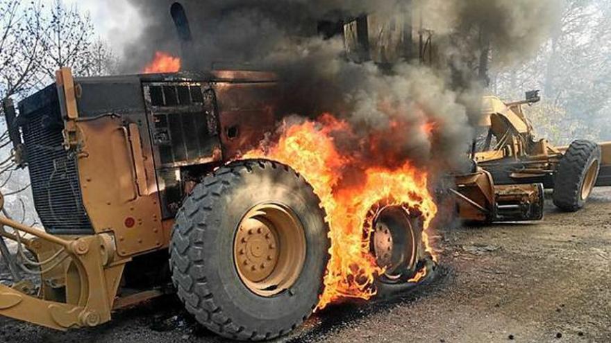 La màquina que va provocar l&#039;incendi, en el moment de cremar