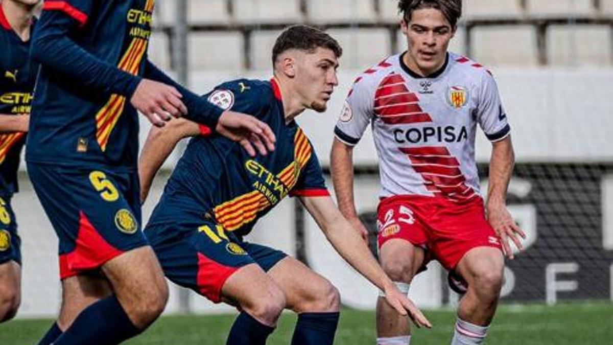 Acció durant el partit al Municipal de l'Hospitalet