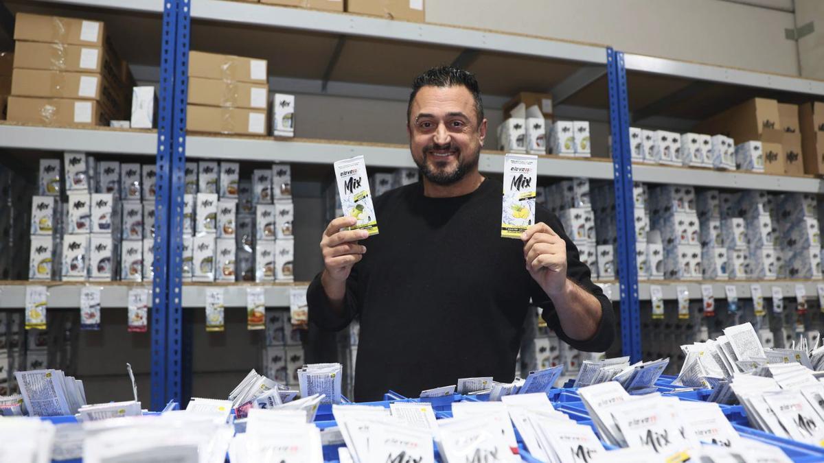 La fábrica asturiana de los 84 sabores: produce 100.000 sobres al día de una bebida instantánea que hace que el agua y la leche sepan a churros, gominola o sangría