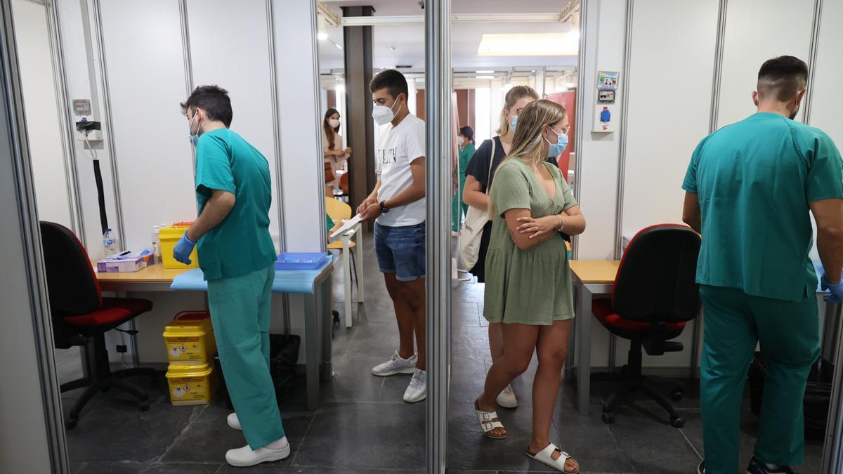 Vacunación de jóvenes en Castelló.