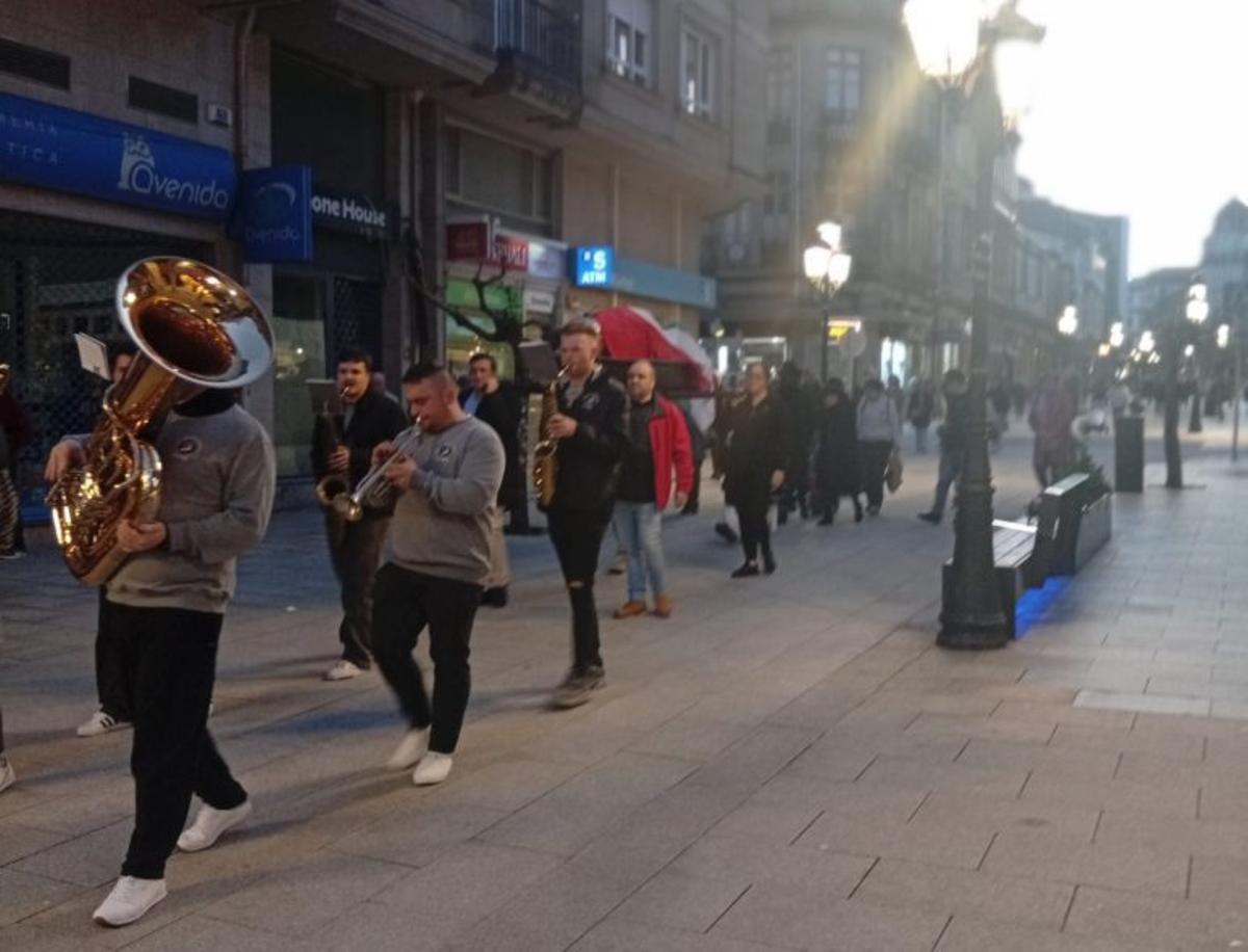 Unha voda e un funeral  para despedir o Entroido |