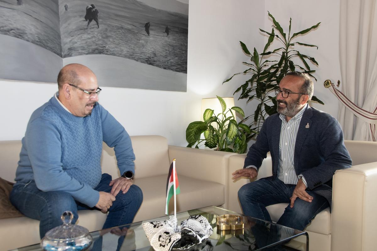 Encuentro bilateral entre el presidente de la Diputación de Cáceres y el de Falrex.