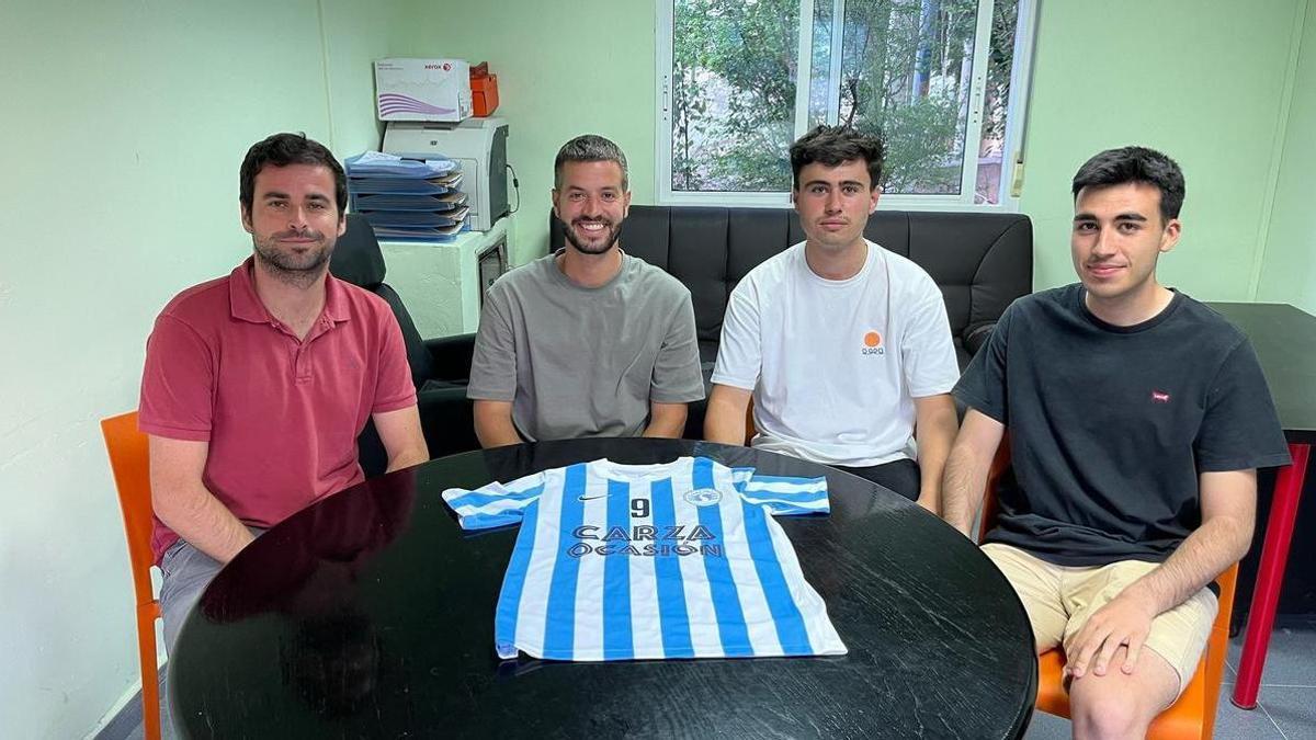 Diego Tibero, tercero por la izquierda, junto a David Roche, Jesús Vazquez y Jorge Antón.