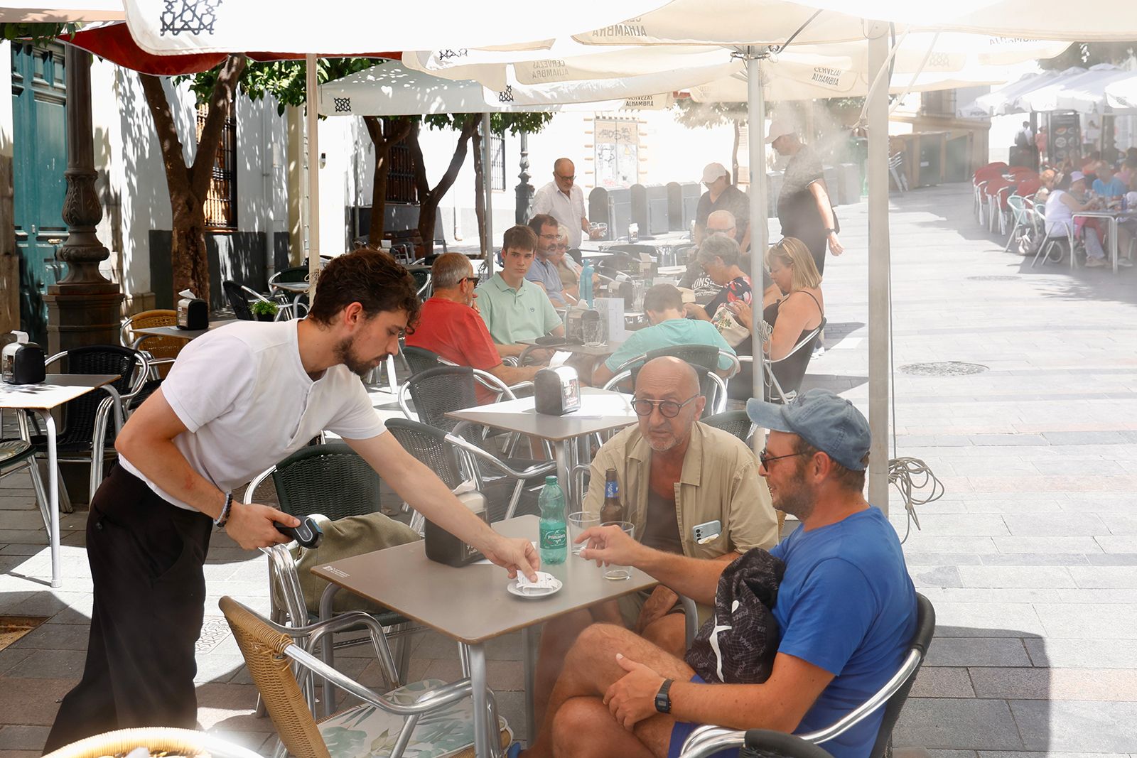 Los negocios en el Casco Histórico buscan la supervivencia en el verano cordobés