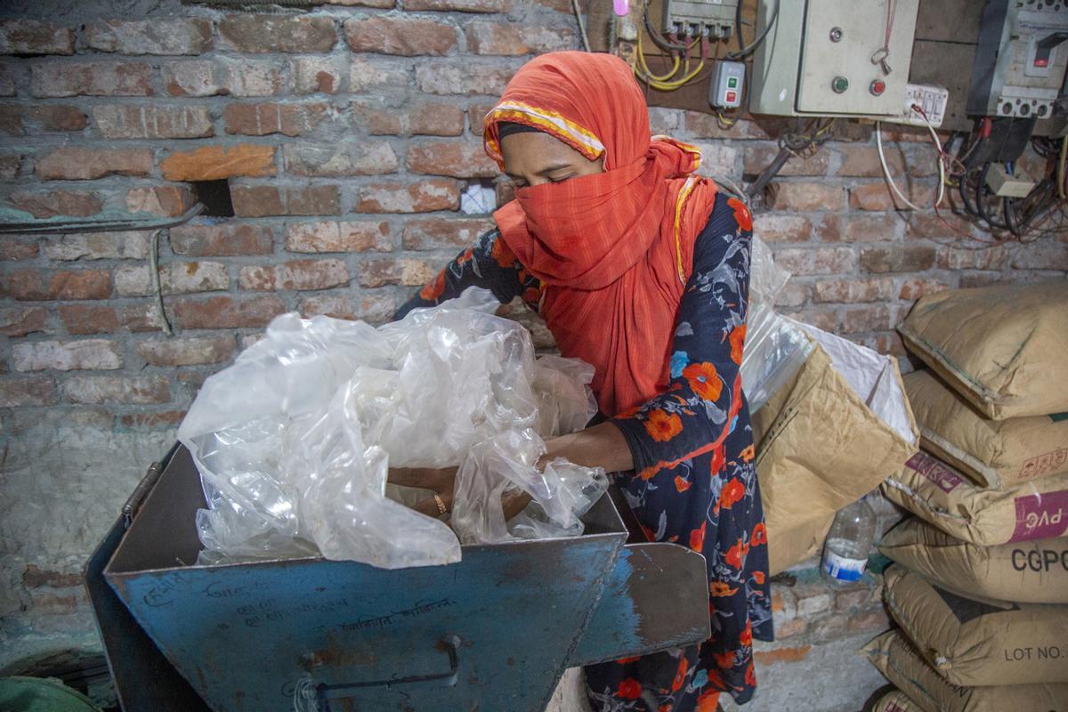 Bangladesh apuesta por la industria del reciclaje de plásticos