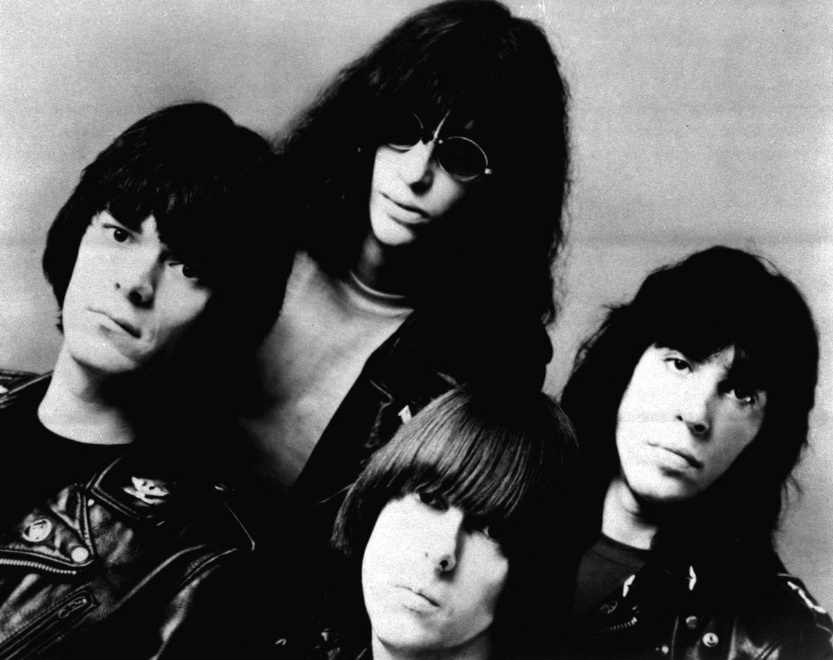 Fotografía de archivo (Febrero 1982) de la banda punk estadounidense "Los Ramones".