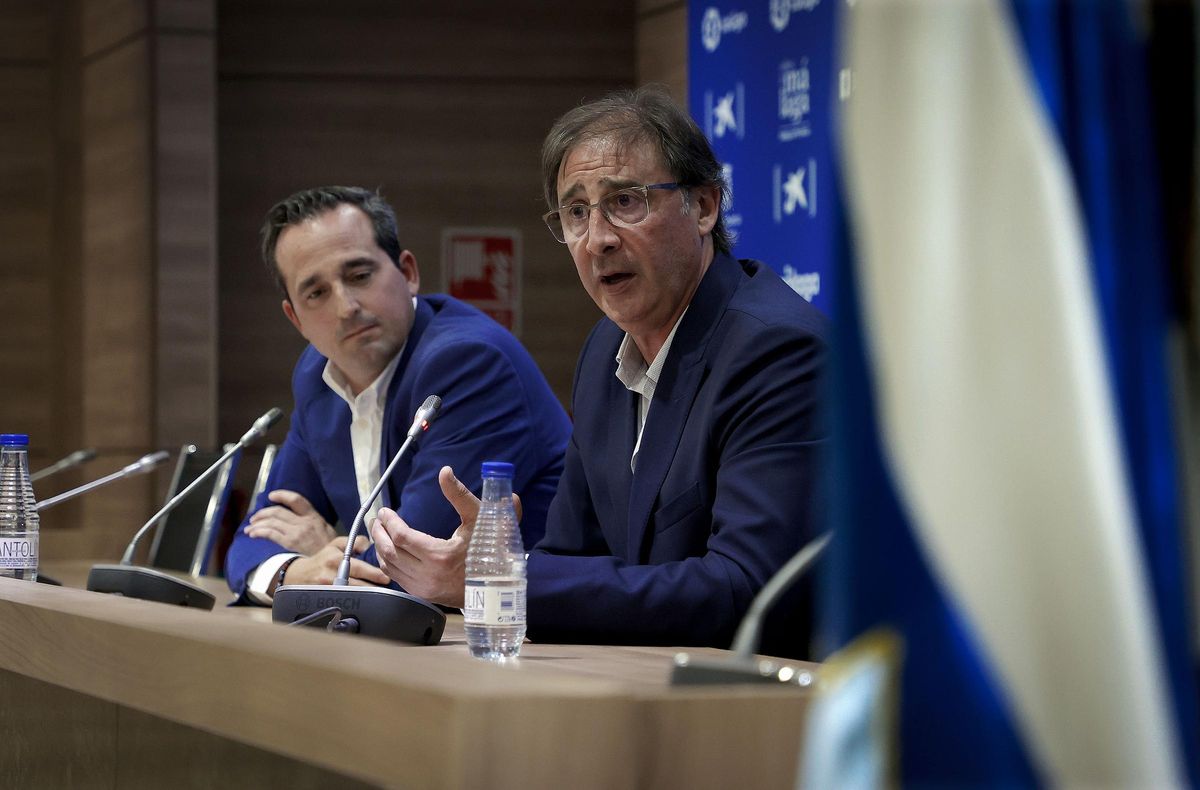 Loren Juarros y Kike Pérez, en la sala de prensa de La Rosaleda.