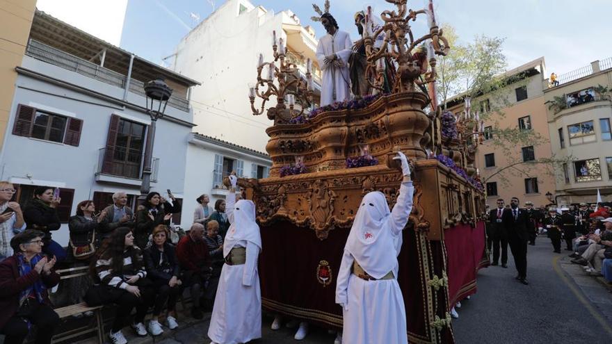 El centro de Palma se abarrota en una multitudinaria procesión del Crist de la Sang