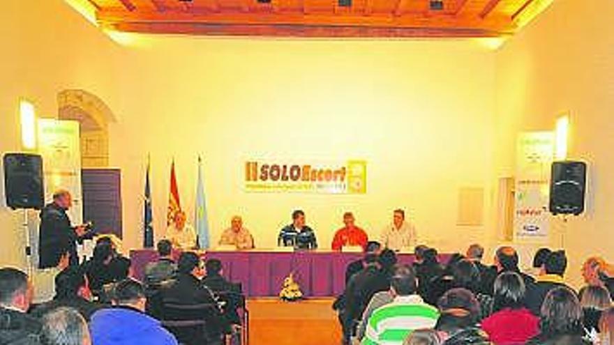 El salón de actos del monasterio de Cornellana, durante la presentación.