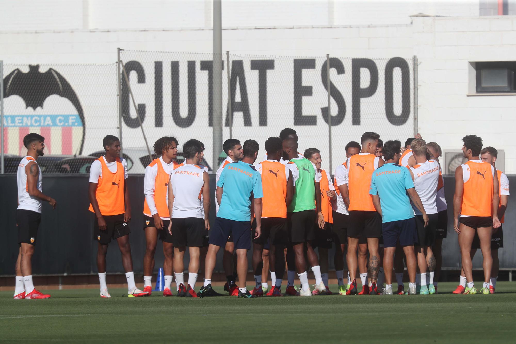 Entrenamiento del Valencia previo al partido frente al Sevilla