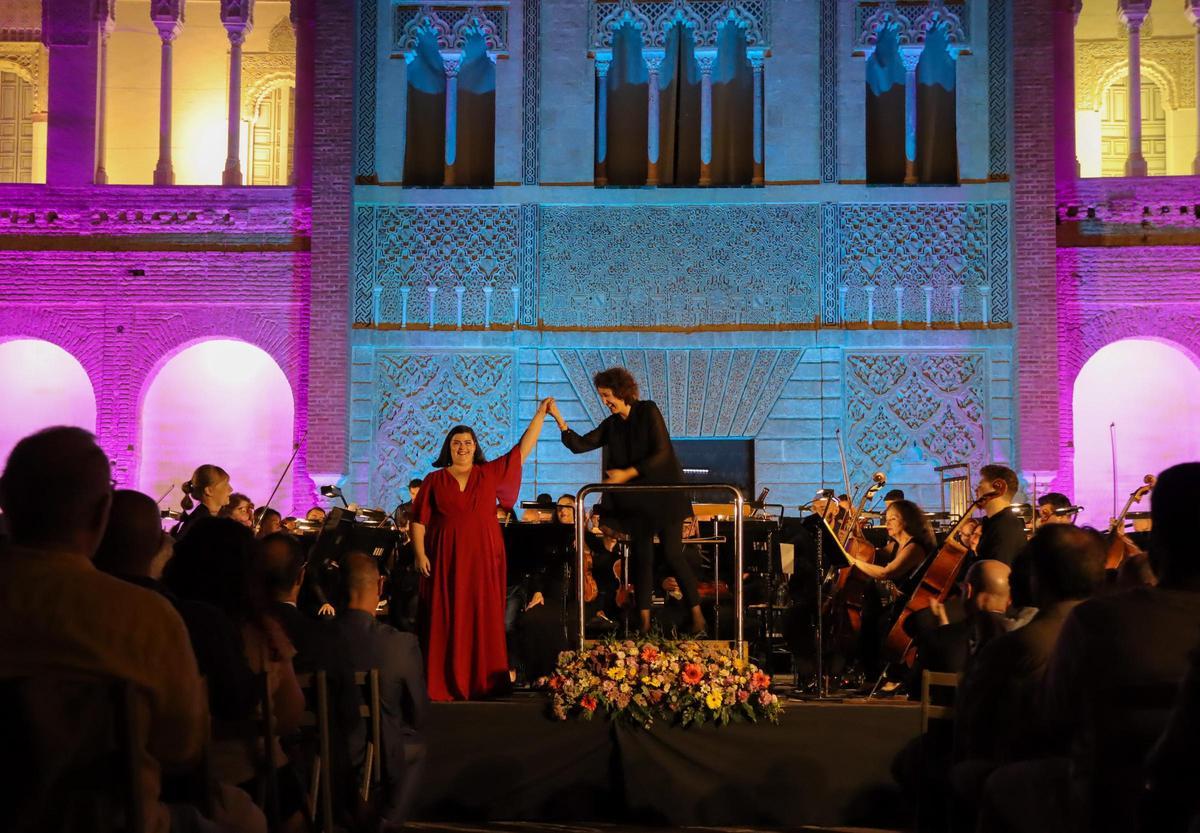 Carmen Larios (izda.) junto a Beatriz Fernández Aucejo.