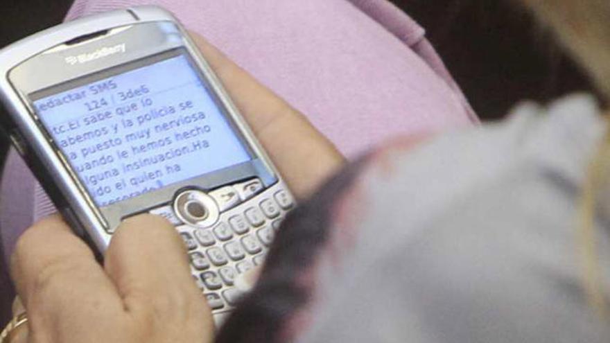 Castedo escribe ayer en las Cortes un sms.