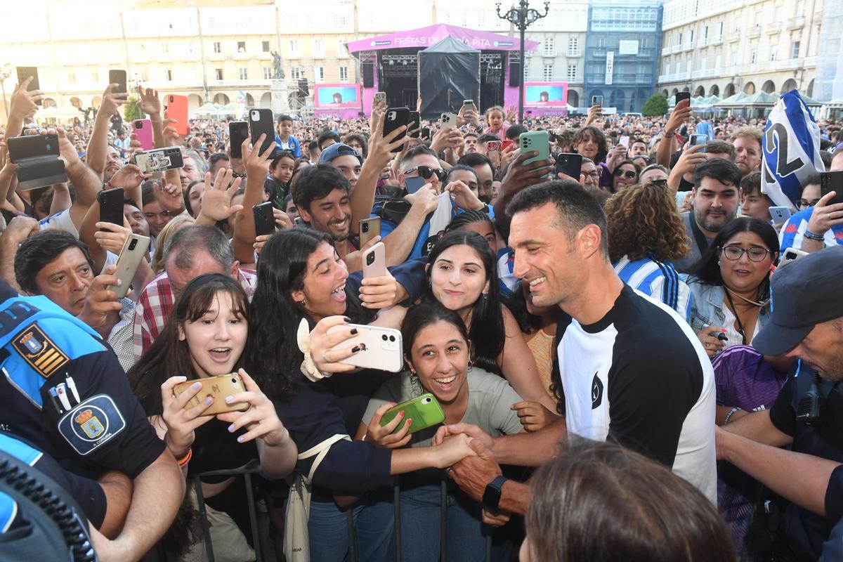 Scaloni, ovacionado en María Pita