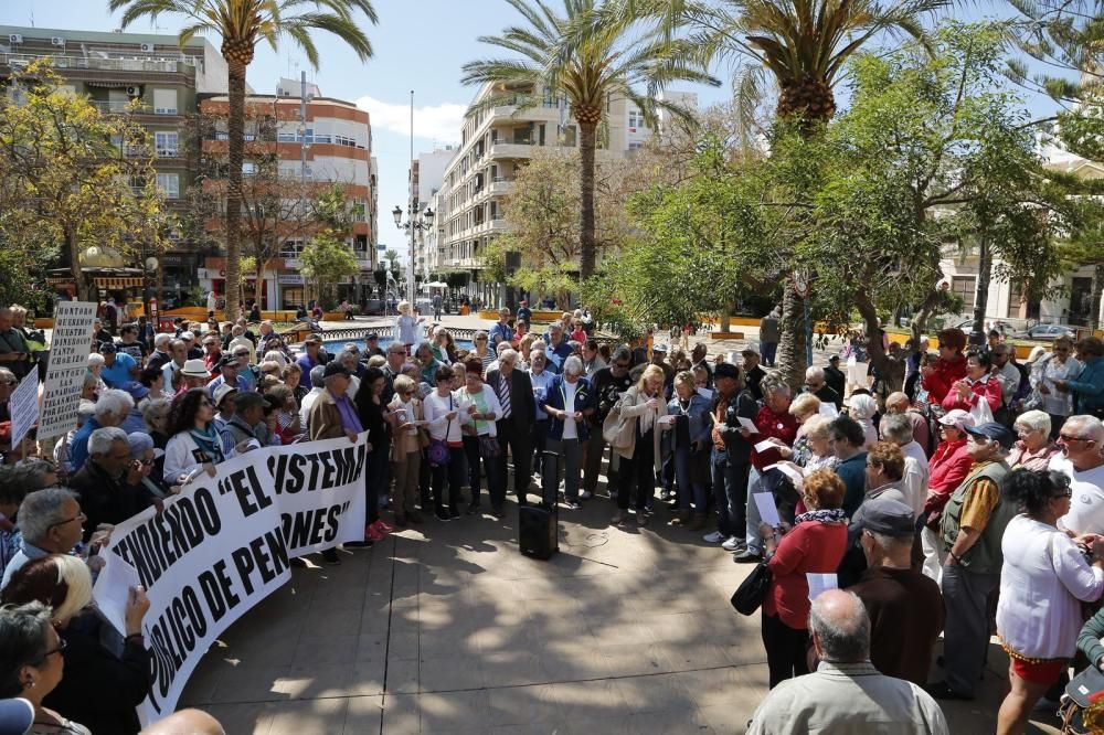 Los pensionistas se manifiestan en Torrevieja