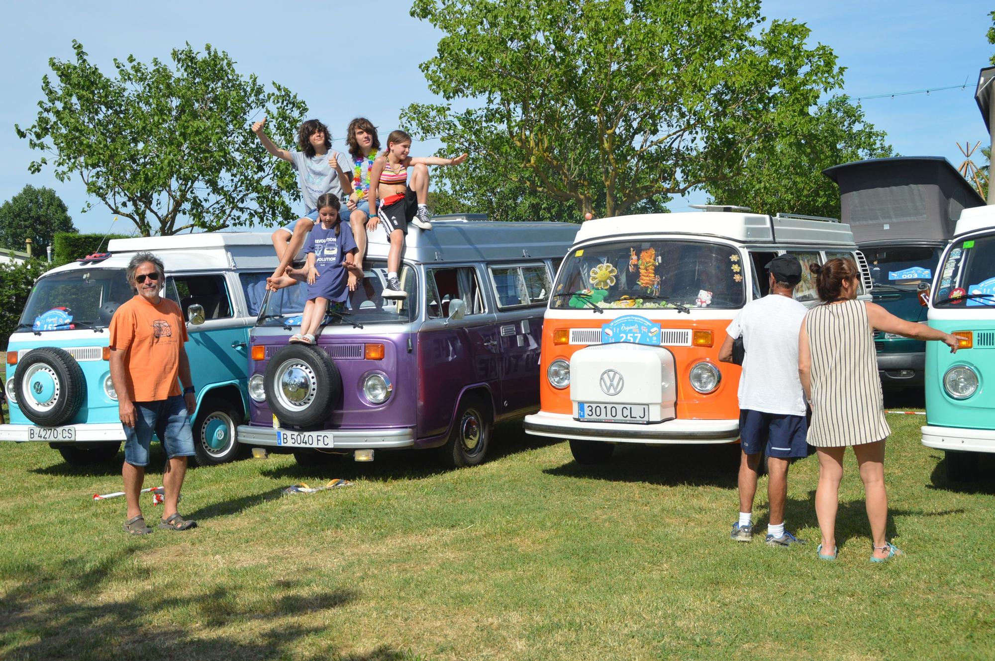 Ambient festiu amb novetat sostenible en la FurgoVolksWagen de La Ballena Alegre