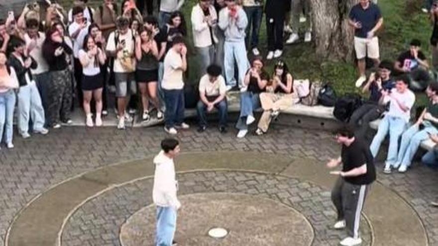El nuevo fenómeno viral de «farmear aura» llega a Vigo